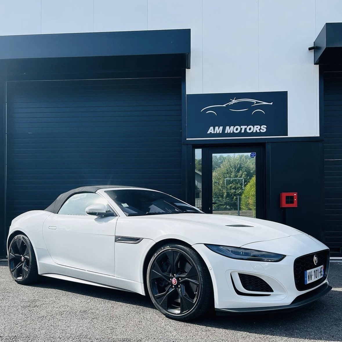 jaguar F-type P450 blanche